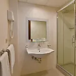 & Linda Giardini Naxos