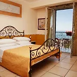 & Linda Giardini Naxos