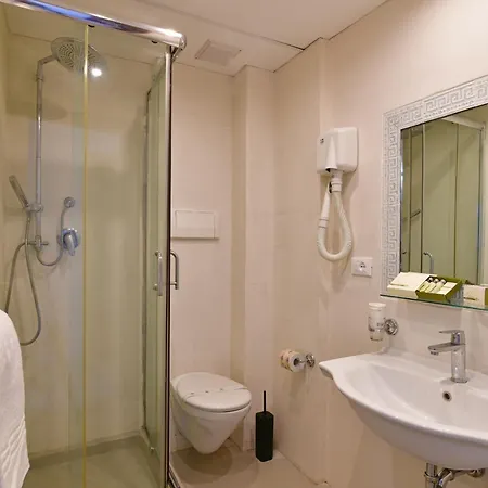 & Linda Giardini-Naxos