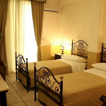 & Linda Giardini-Naxos