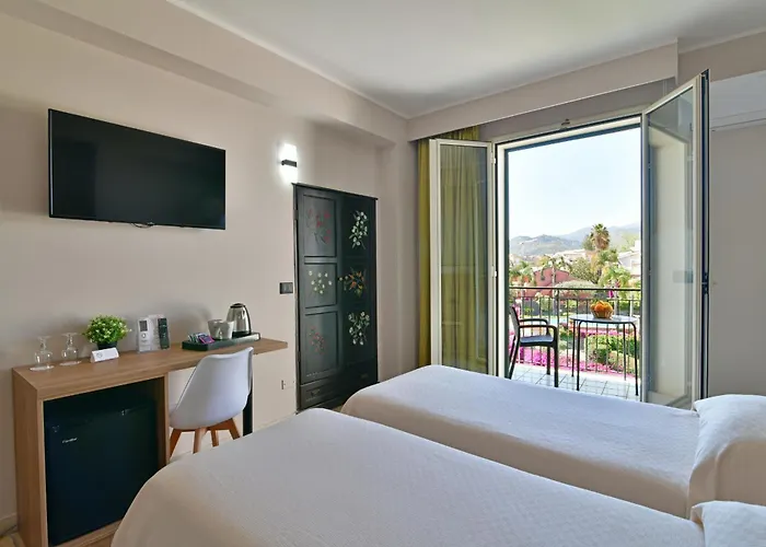 & Linda Giardini-Naxos