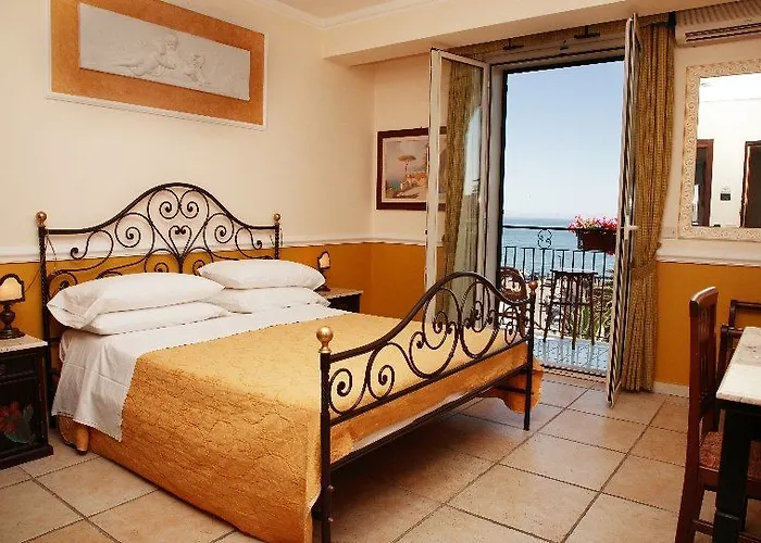 & Linda Giardini-Naxos