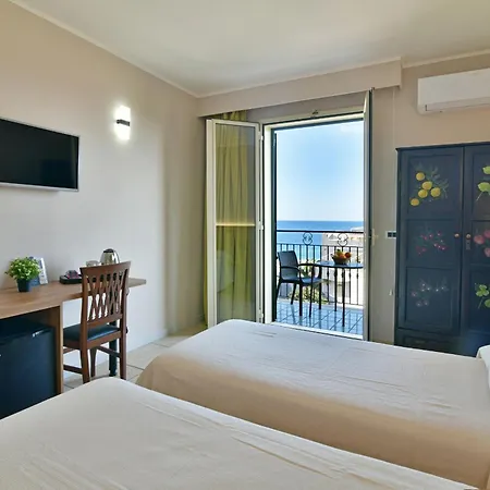 & Linda Hotel Giardini Naxos