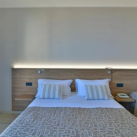 Hotel & Linda