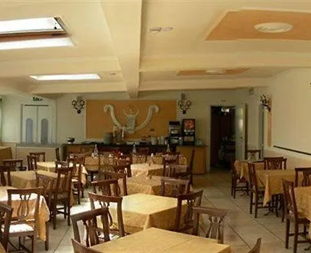 & Linda 酒店