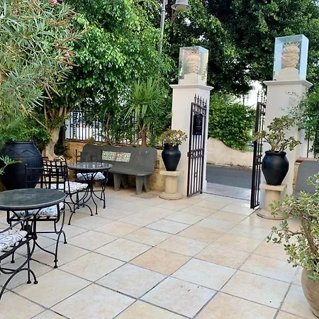 & Linda Otel Giardini Naxos