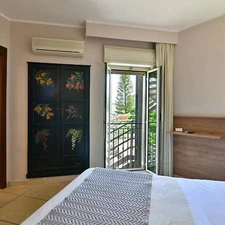 & Linda Hotel