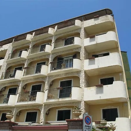 Hotell & Linda Giardini Naxos