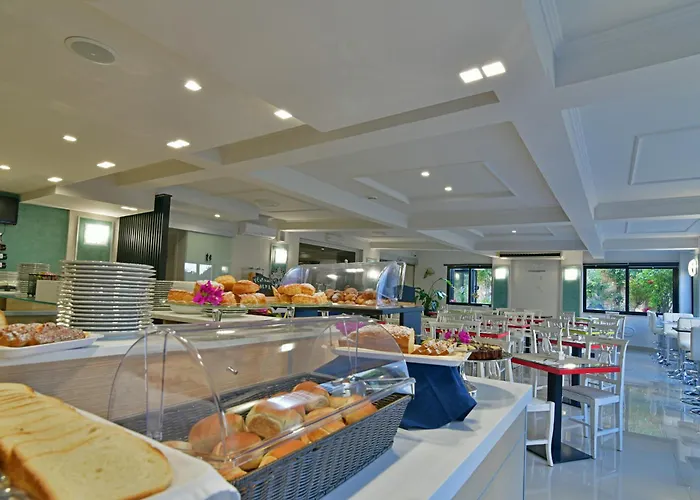 & Linda 3* 지아르디니낙소스